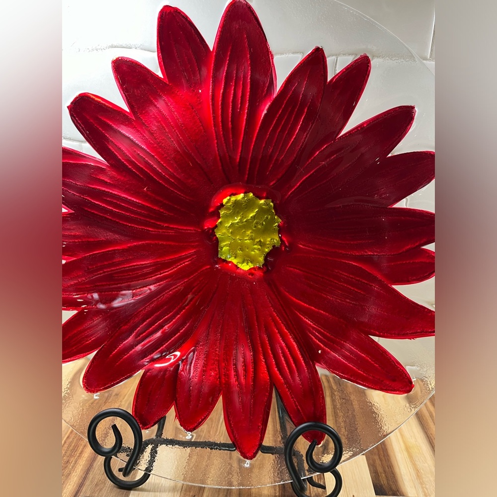 Beautiful RED Flower Glass Plate - Picture 2 of 4